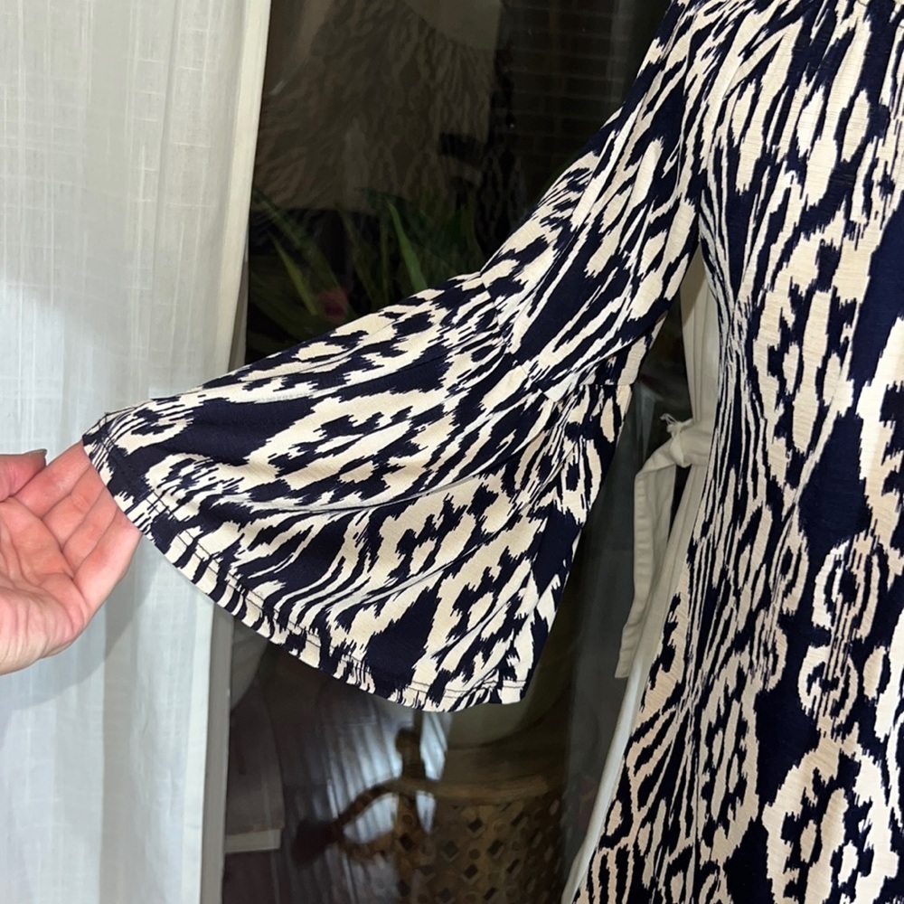 Vall navy cream off white pattern women’s blouse shirt. Size small​ - Picture 9 of 12